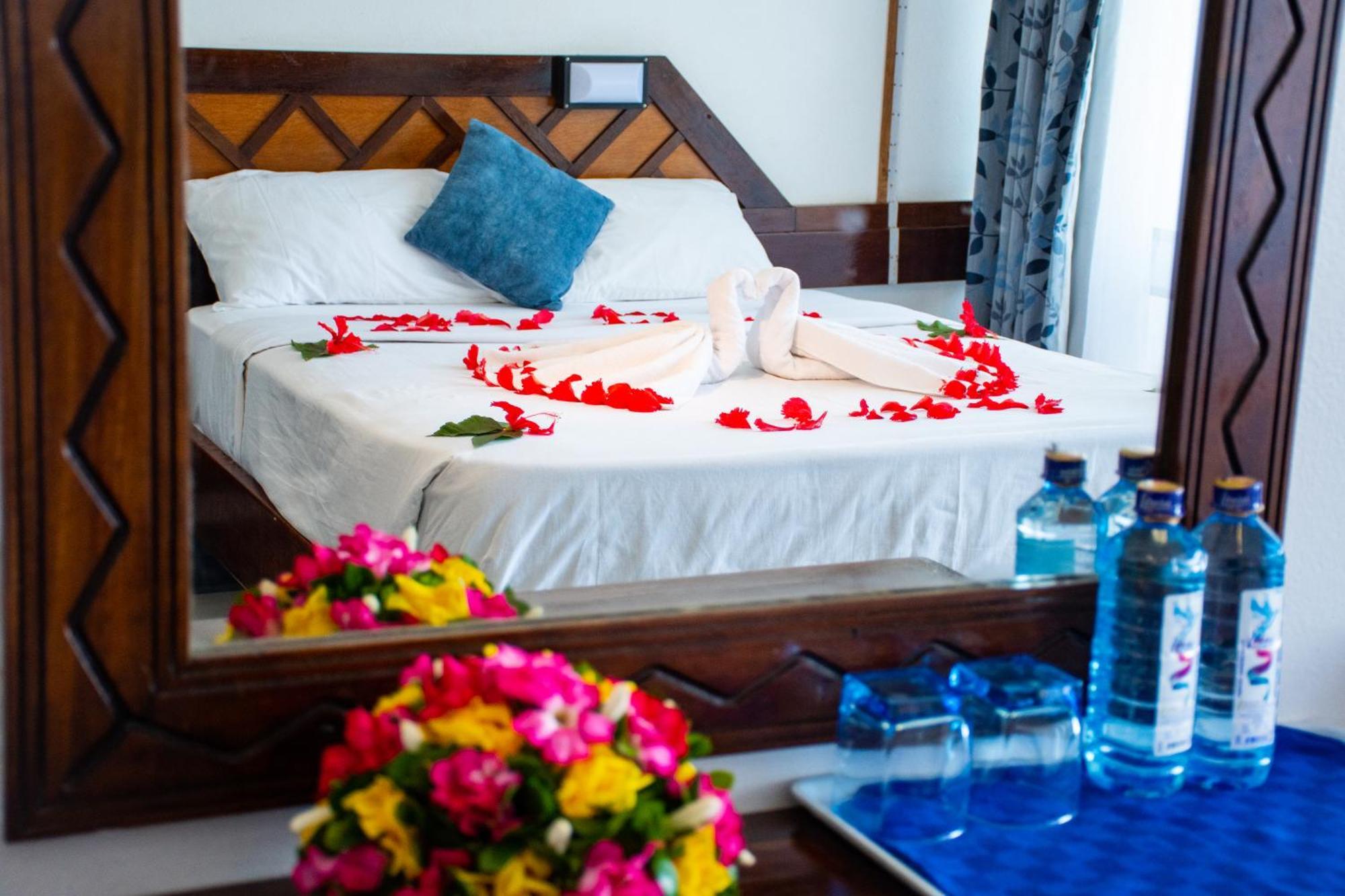 Mombasa Beach Hotel Esterno foto